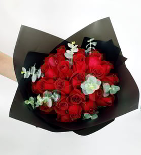 Amor Amor ramo de  24 rosas rojas